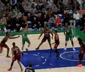 开云手机版-内姆布哈德抛投打进，独行侠开局打出一波20-7领先公牛